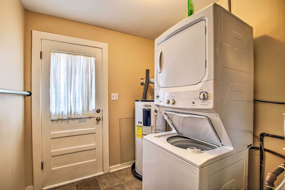 Cottage w/ Yard, Walk to Historic Attractions