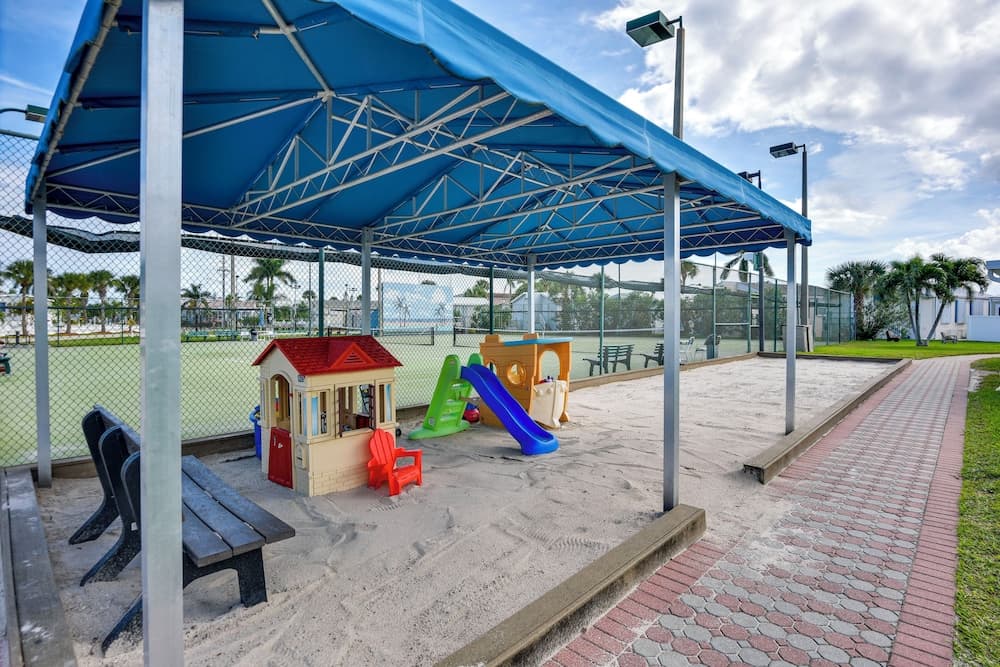 Pool + Hot Tub Access: Home in Jensen Beach!