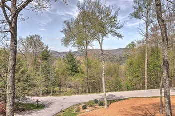 Spacious Trillium Townhome: Golf, Hike, Ski!