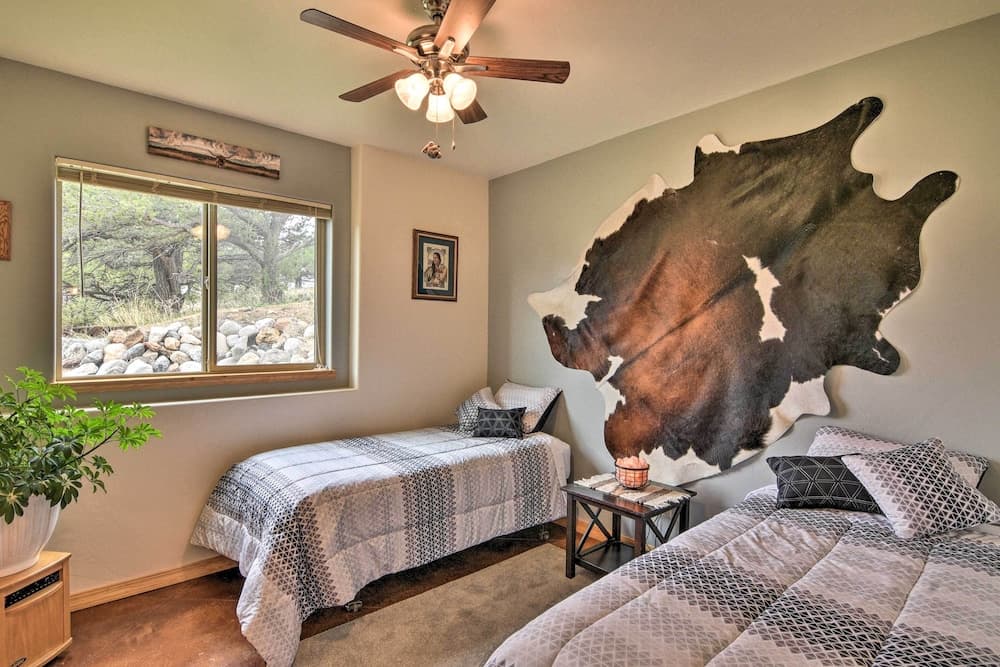 Stunning Home w/ Fire Pit, 11 Mi to Mt Yale!