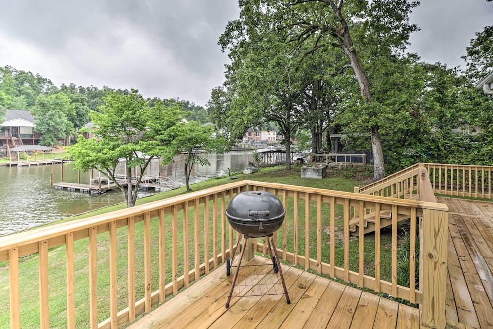 7 Mi to Nat'l Park: Home w/ Dock in Hot Springs