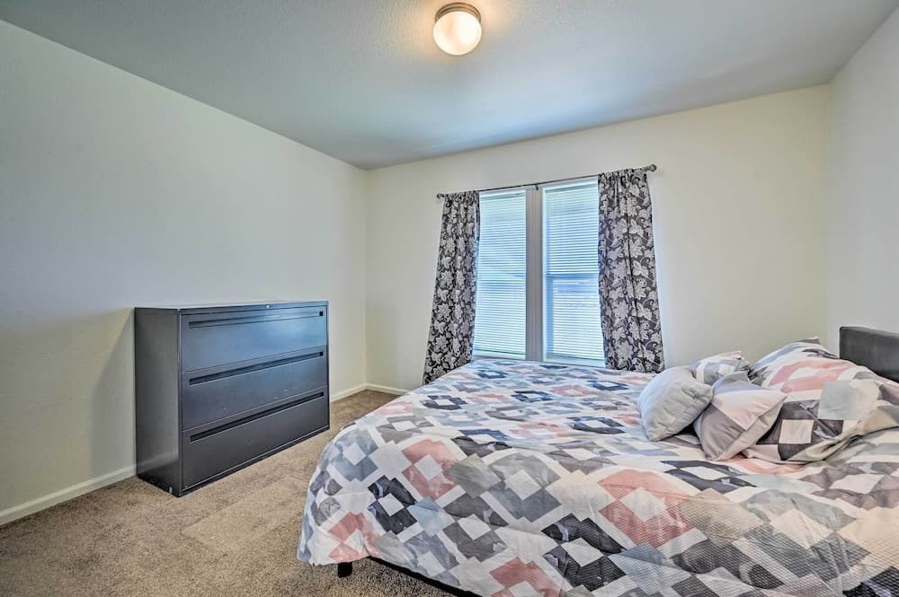 Modern Prescott Valley Home on 2 Acres!