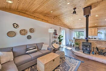 Chic Show Low Escape w/ Fire Pit < 1 Mi to Hiking!