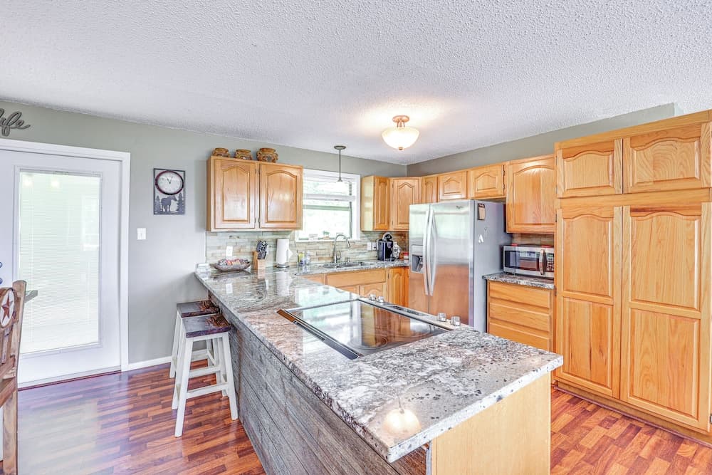 Treetop Hideaway w/ Lake Views + Fire Pit!