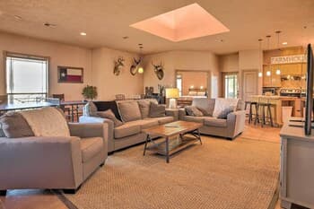 College Station Retreat < 8 Mi to Texas A&m!