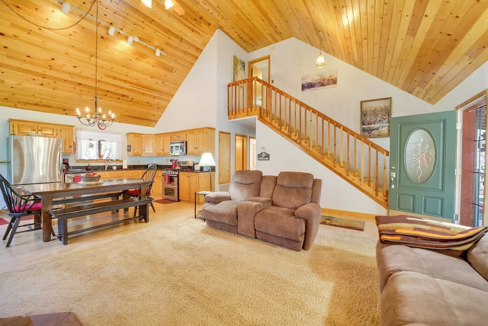 Relax Fireside + Play Games! Hikers Haven in Pine