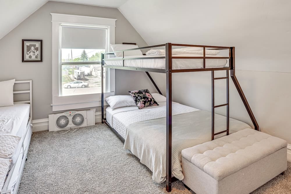 Charming Paris House ~ 1 1/2 Mi to Canyon!