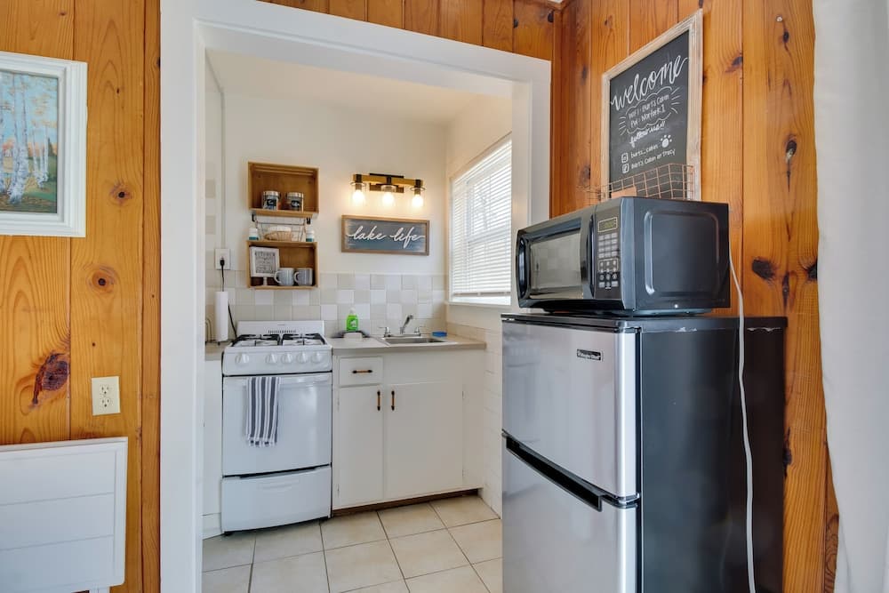 Mountain Home Cabin w/ Fire Pit < 1 Mi to Lake!