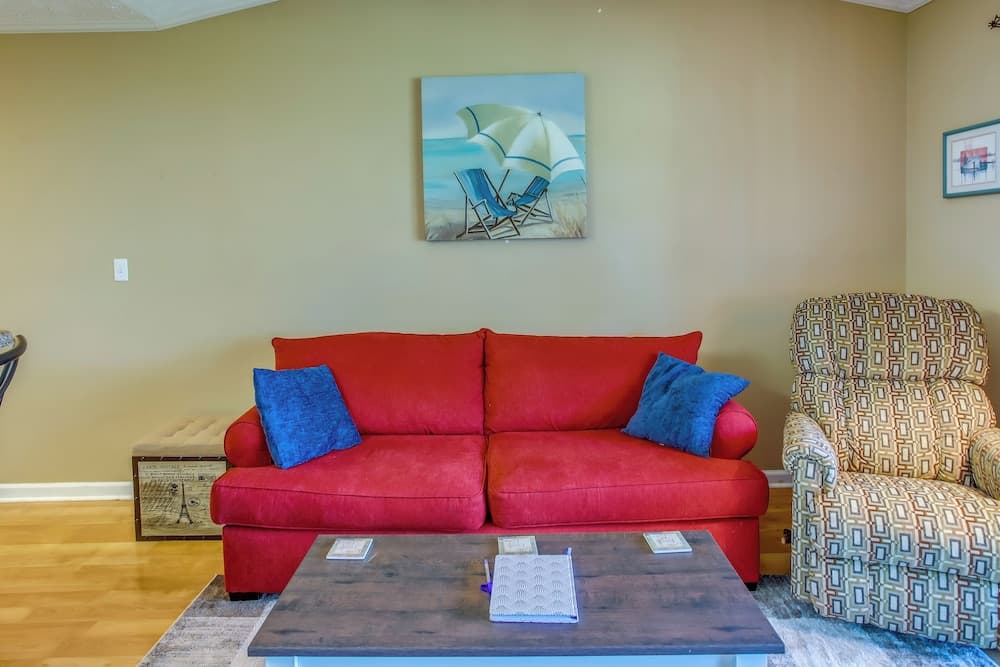 Little River Condo w/ Community Pool & Hot Tub!