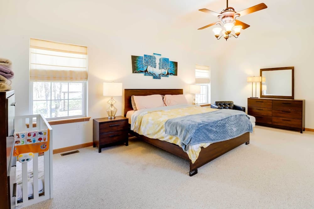 Deck, Game Room & Fire Pit: Poconos Retreat