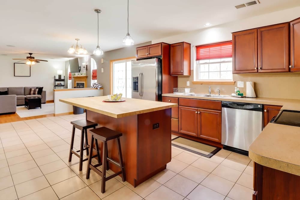 Deck, Game Room & Fire Pit: Poconos Retreat