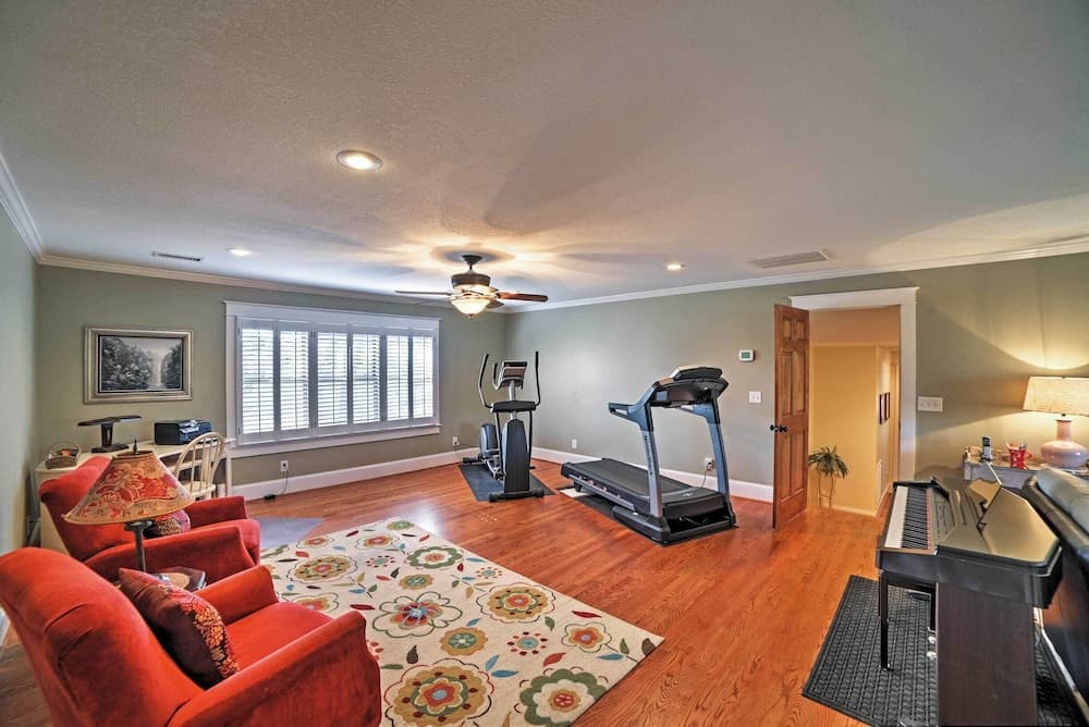 Spacious & Stunning Cleveland Getaway on 1 Acre