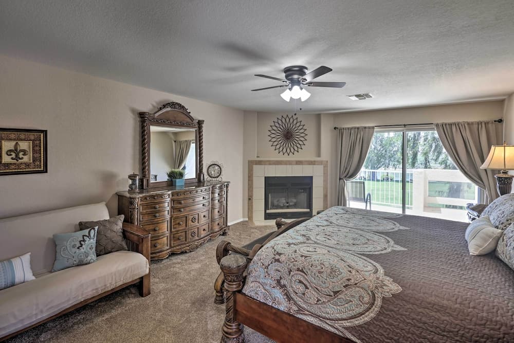 Amenity-packed Home w/ Hot Tub & River Views!