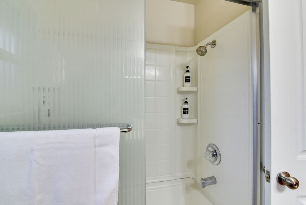 Lovely Vancouver Retreat w/ Home Gym!