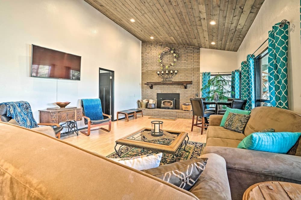 Mountain Escape - 7 Miles to Mission Ridge Resort!