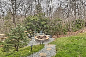 Boone Cabin w/ Deck, Hot Tub, & Mountain Views!