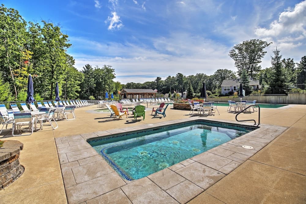 Wells Beach Cottage w/ Pool Access ~ 1 Mi to Coast