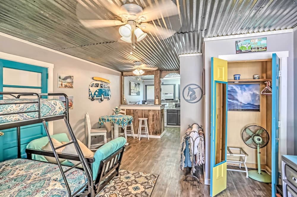 Ocean Isle Beach Studio: 1 Mi to Downtown & Pier