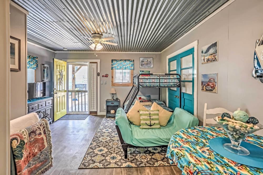 Ocean Isle Beach Studio: 1 Mi to Downtown & Pier