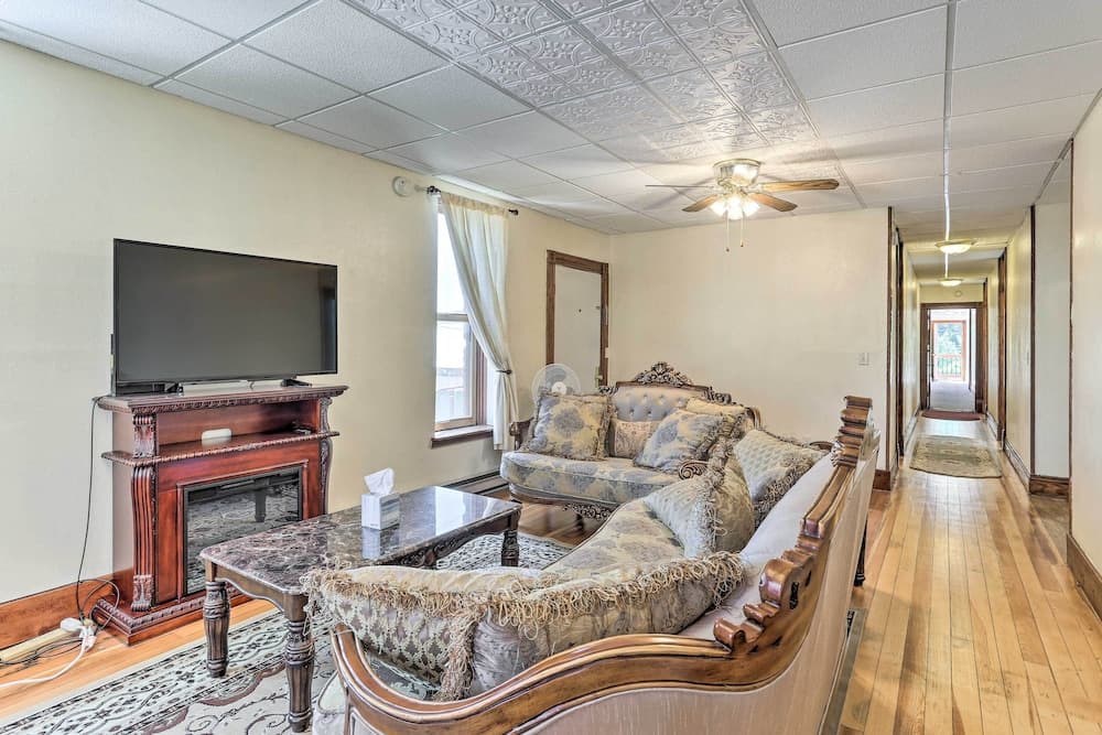 Custer Apt in Heart of Town: Shop, Dine, Hike