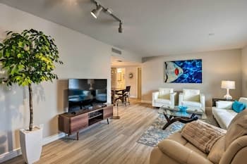 Tempe Getaway w/ Private Heated Pool: 3 Mi to Asu!