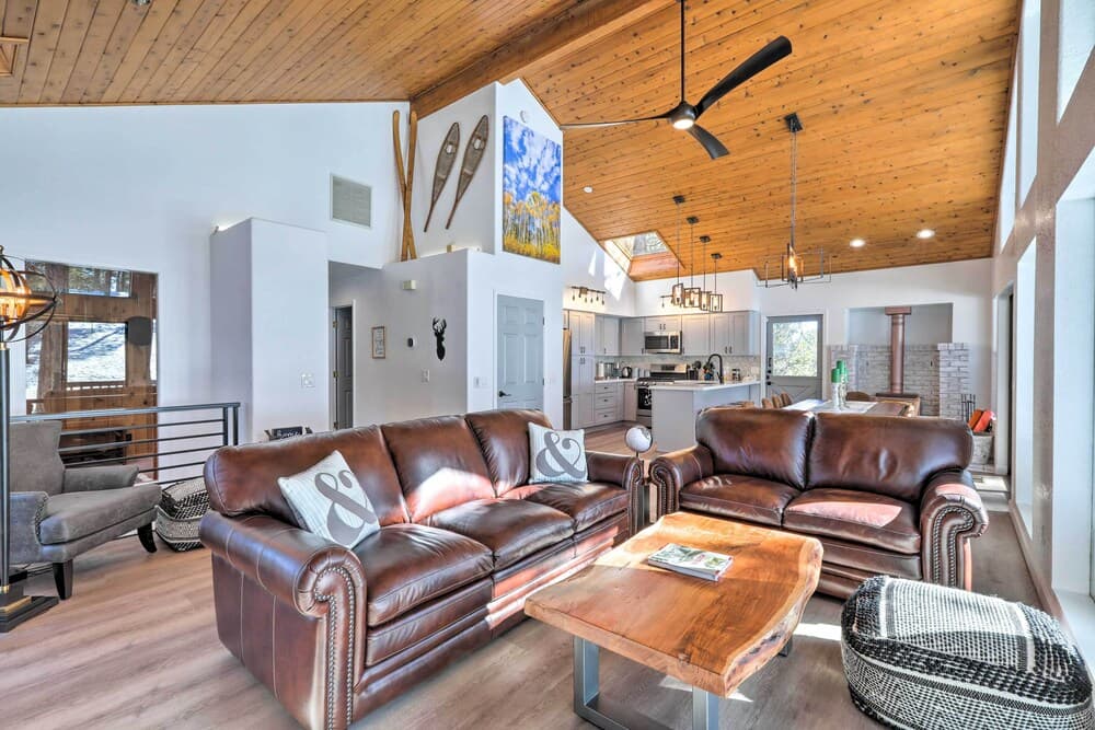 Mtn-view Cabin w/ Game Room & Deck in Flagstaff