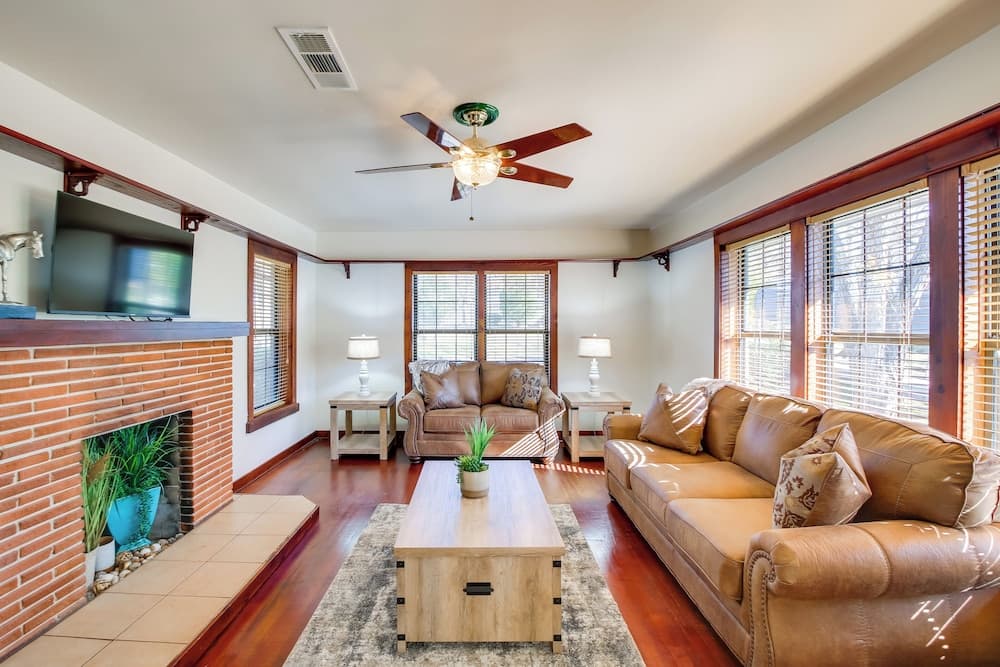 Private Pool: Lakefront Home in Hot Springs!