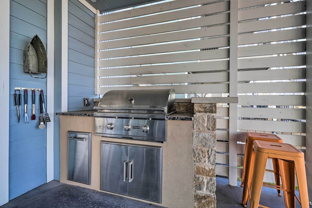 Modern Kingsland Lake Front House w/ Heated Pool!