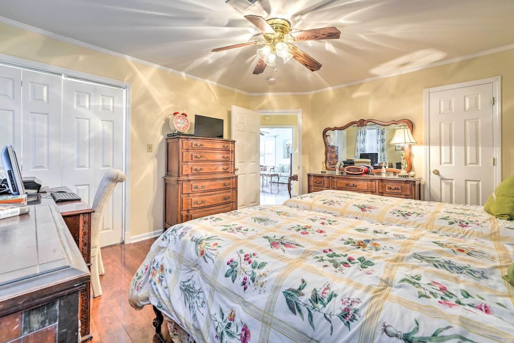 Dog-friendly Senatobia Cottage w/ Fishing Pond!