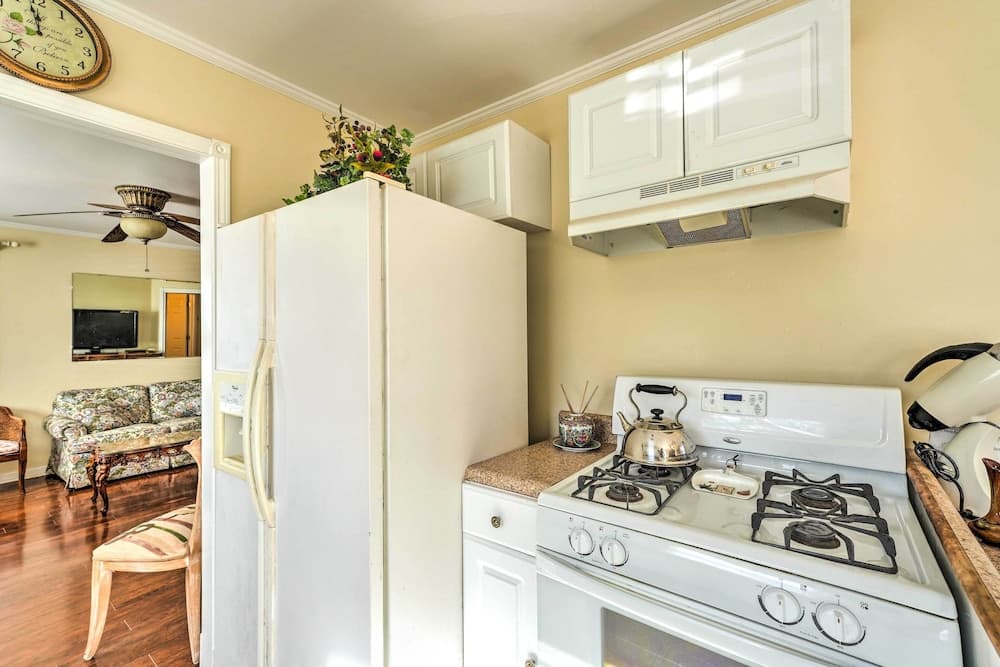 Dog-friendly Senatobia Cottage w/ Fishing Pond!