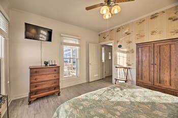 Charming Retreat w/ Water View, Walk to Downtown