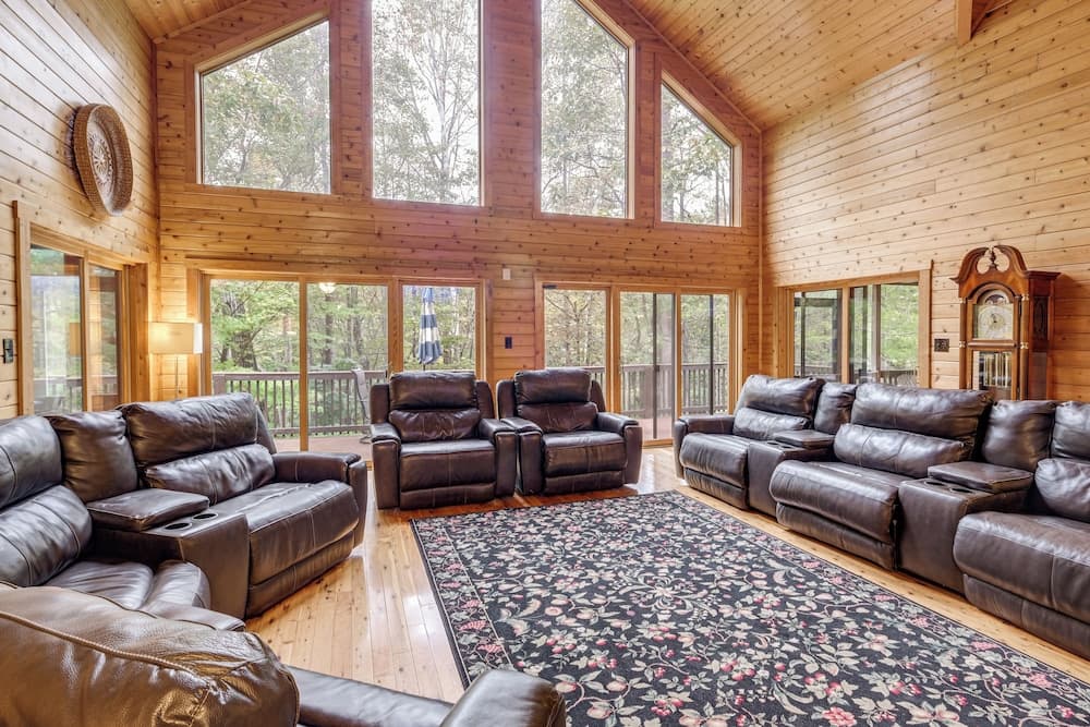 Idyllic Mtn Retreat w/ Hot Tub Near Shenandoah NP!