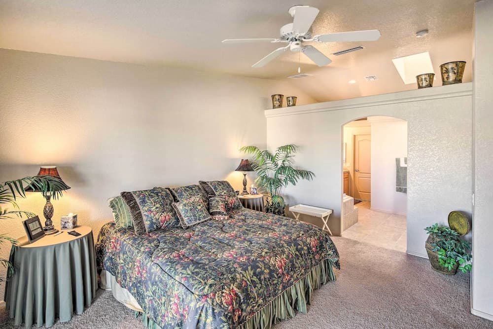 Cozy Lake Havasu House w/ Views - 1 Mi to Water!