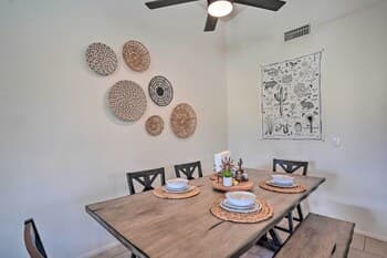 Peoria Oasis on Golf Course: Pool & Putting Green!