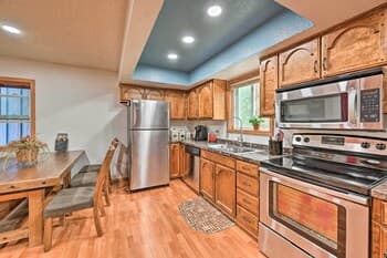 Colorful Munds Park Cabin w/ Deck & Fireplace