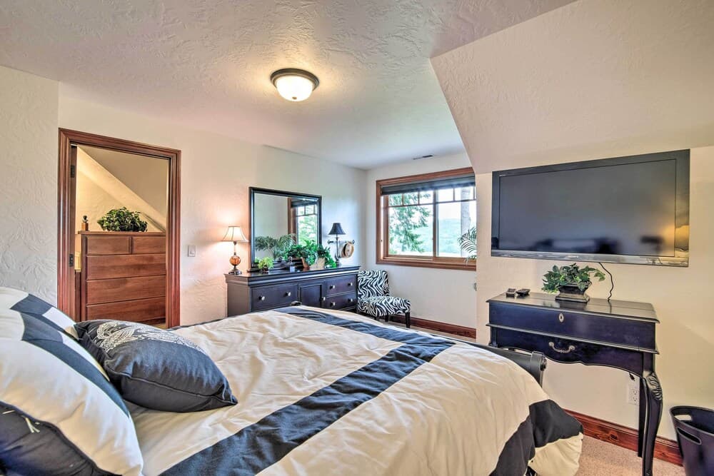 Luxe Coos Bay Escape w/ Patio + River Views!