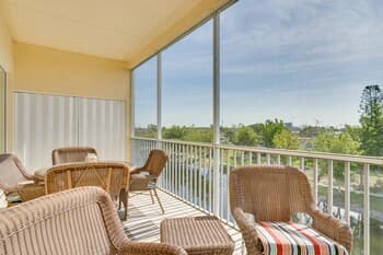 Bright Fort Myers Condo w/ Balcony, Resort Pool!