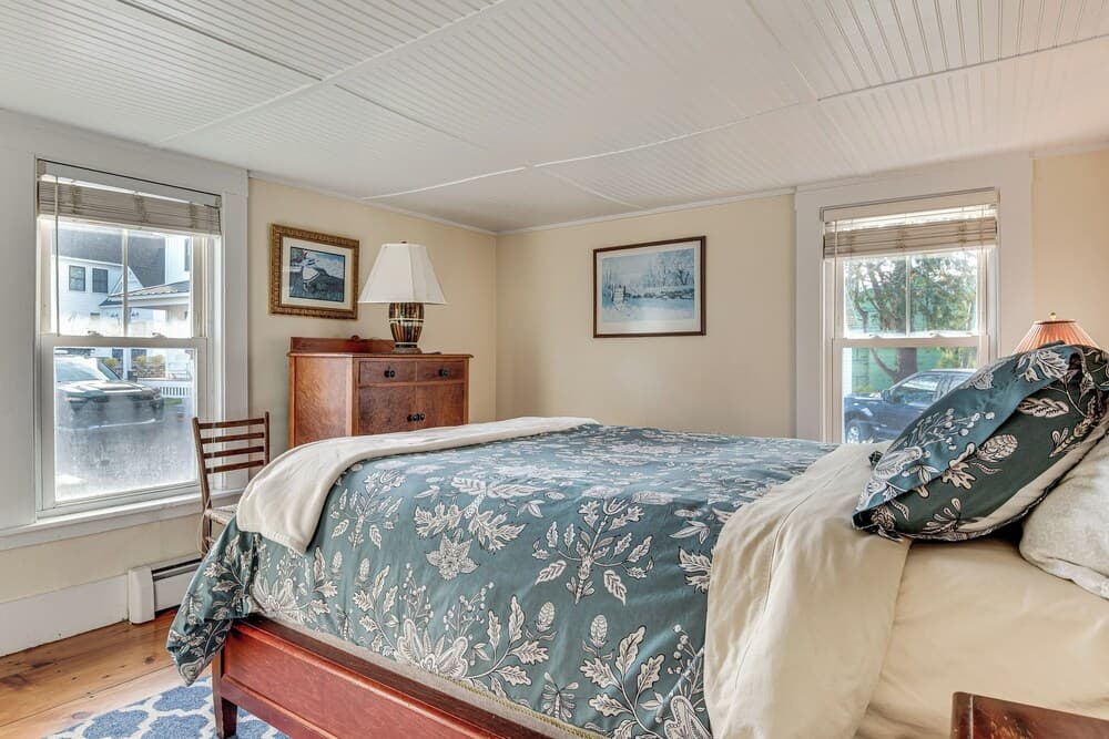 Kennebunk Cottage w/ Yard < 1 Mi to Beach!