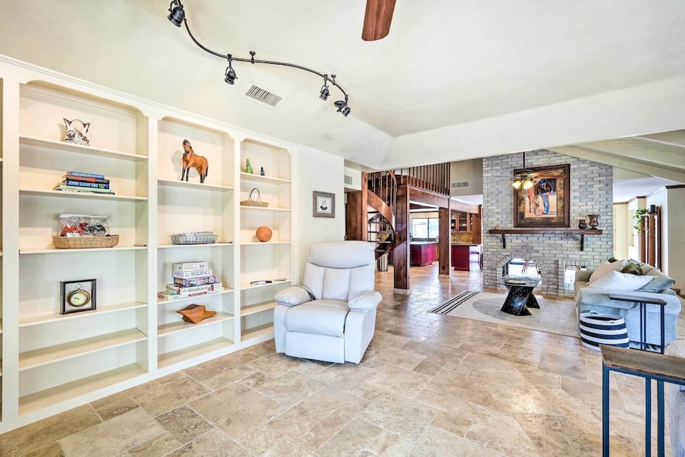 Pool & Putting Green: Pet-friendly Glendale Home