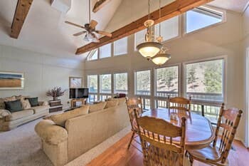 Bright Alto Townhome w/ Deck, 1 Mile to Golf Club!