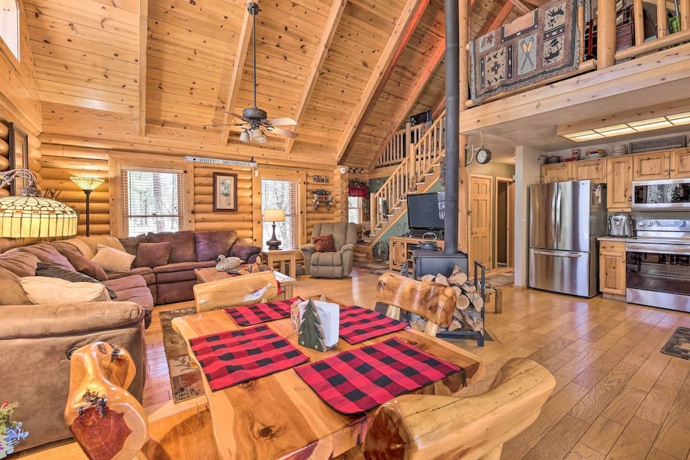 2-acre Cabin in Pinetop-lakeside w/ Fenced Yard