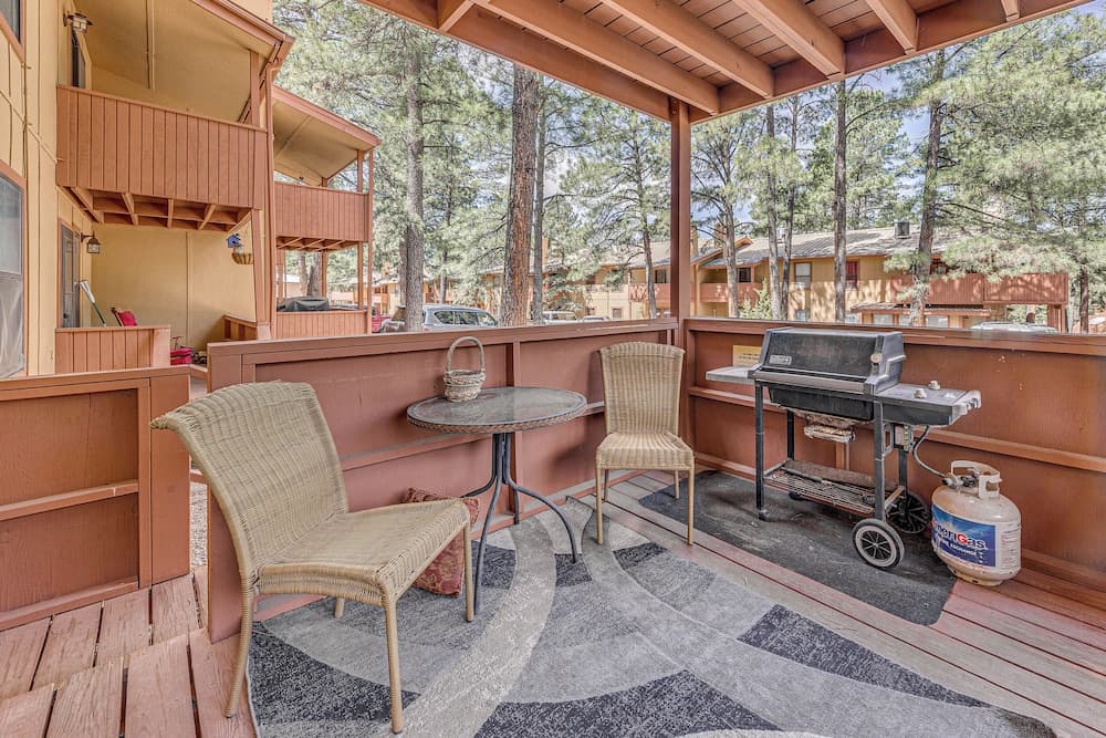 Condo w/ Hot Tub ~ 4 Miles to Ruidoso Winter Park!