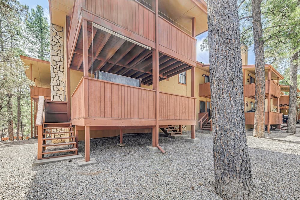 Condo w/ Hot Tub ~ 4 Miles to Ruidoso Winter Park!