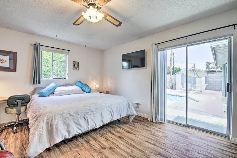 Phoenix Desert Getaway: Pool, Grill & EV Charging!