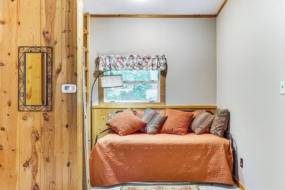 La Crescent Cottage on Minnesota Bluffs w/ View!