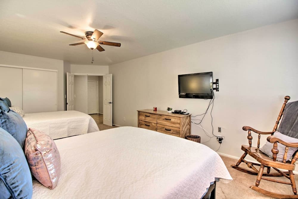 Pinetop Condo w/ Deck, Grill, 30 Mi to Sunrise Ski