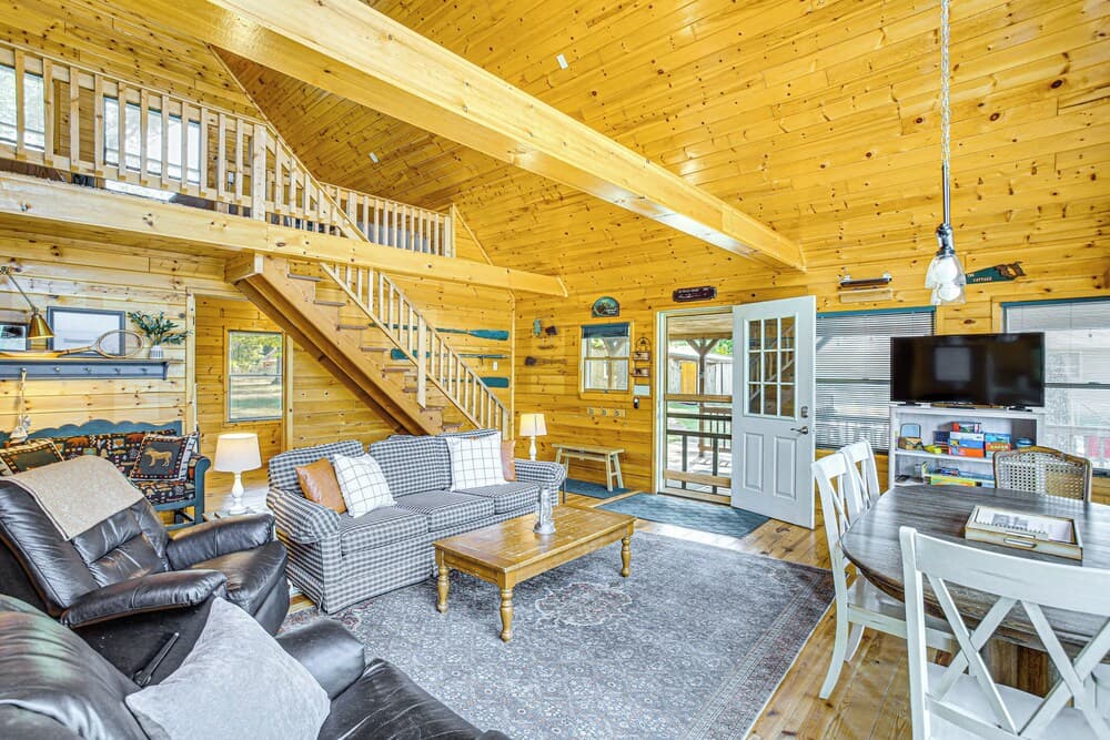 Peaceful Long Lake Cottage w/ Deck, Dock & Kayaks!