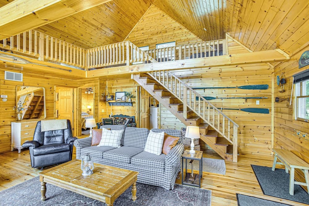 Peaceful Long Lake Cottage w/ Deck, Dock & Kayaks!