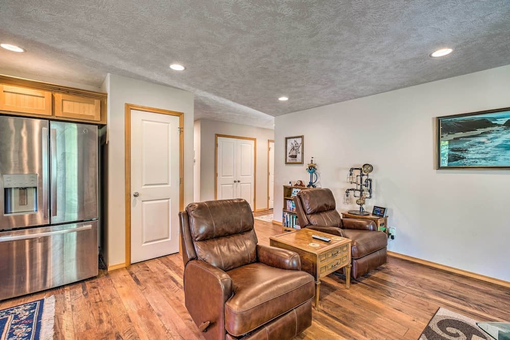 Hammond Home 2 Blocks to Marina & Columbia River!