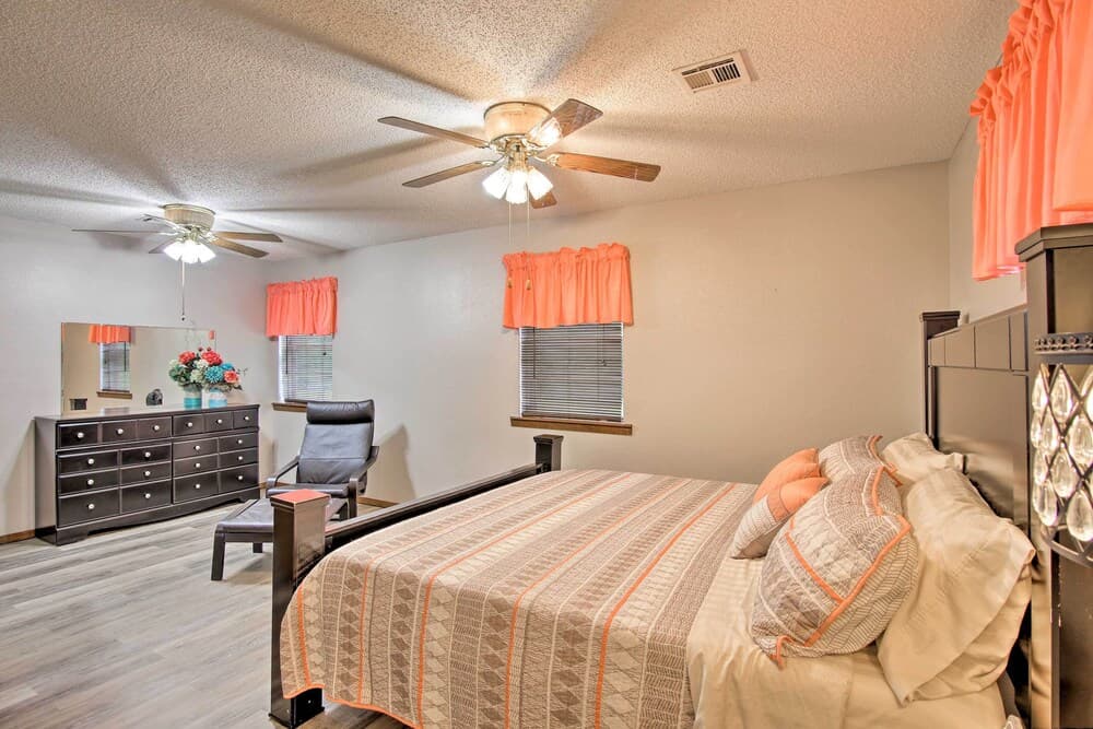 Quiet Clayton Home w/ Mountain Views 4 Mi to Lake!